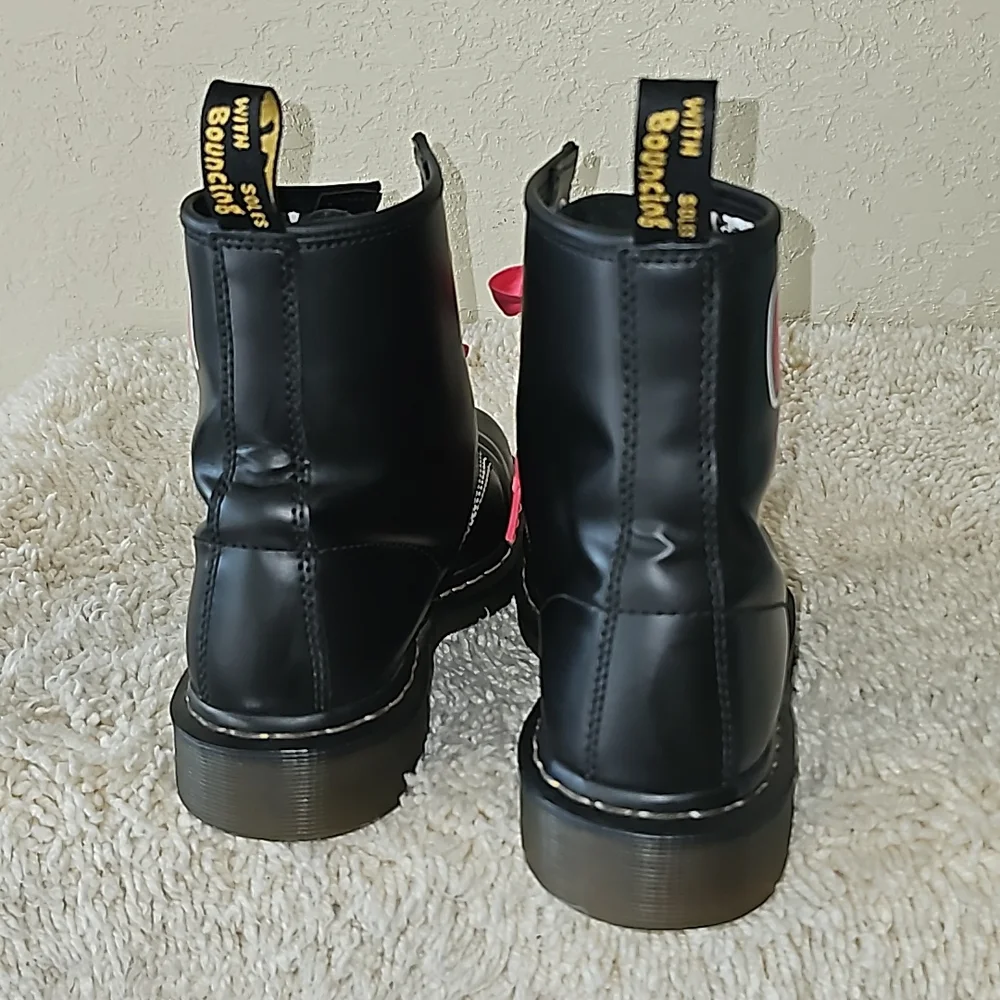 Dr. Martens X Hello Kitty & Friends Boots - Picture 11 of 16